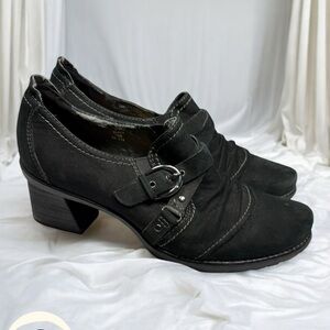 Earth Shoes Women’s Size 10 Black Leather Heeled Slip On